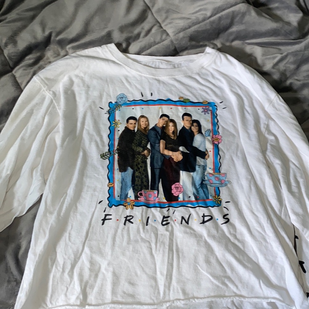 •FRIENDS white long sleeve•